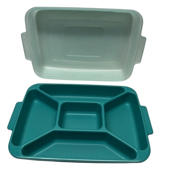 Rubbermaid Servin Saver #0833 5 Compartment Serving Container With Lid - Used - Picture 1 of 6